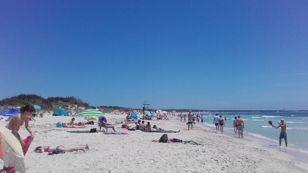 playa turistas calor