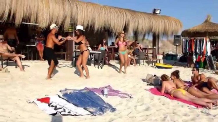 La época estival es la ideal para disfrutar de la comida y la bebida en los chiringuitos