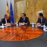 Imagen de la mesa de reunión que ha decidido mantener la alerta 4