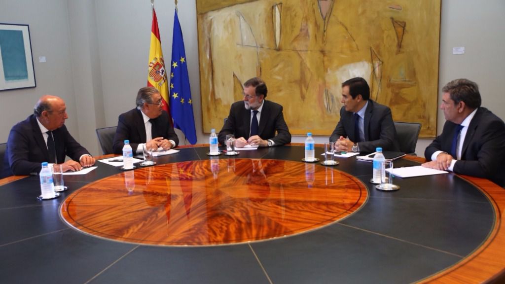 Imagen de la mesa de reunión que ha decidido mantener la alerta 4