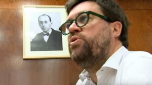 El alcalde Toni Noguera, convencido en derribar el monolito