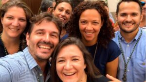 Mercedes Garrido (en primera fila) se ha llevado la peor parte de la protesta