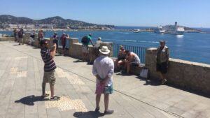 turistas al sol