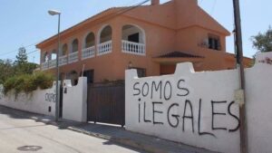 Imagen de uno de los chal&eacute;s okupados