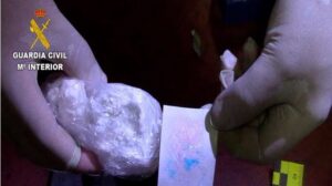 Imagen de la coca&iacute;na decomisada por la Guardia Civil