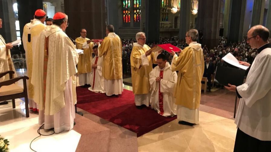 Imagen de el momento de la ordenación de Vadell y Gordó