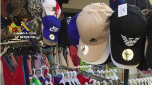 Imagen de algunas de las prendas incautadas