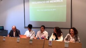 Imagen de la reuni&oacute;n con los diferentes partidos