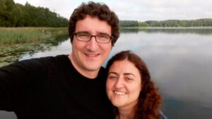 El diputado de M&eacute;s Toni Reus y su pareja