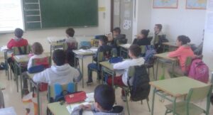 aula colegio escuela ni&ntilde;os polic&iacute;a