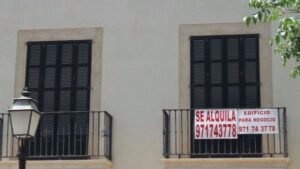 Viviendas alquiler cartel