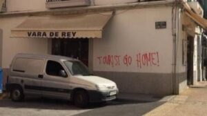 pintadas antituristas ibiza