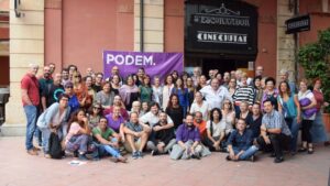 Foto de grupo al acabar la asamblea celebrada en Cine Ciutat