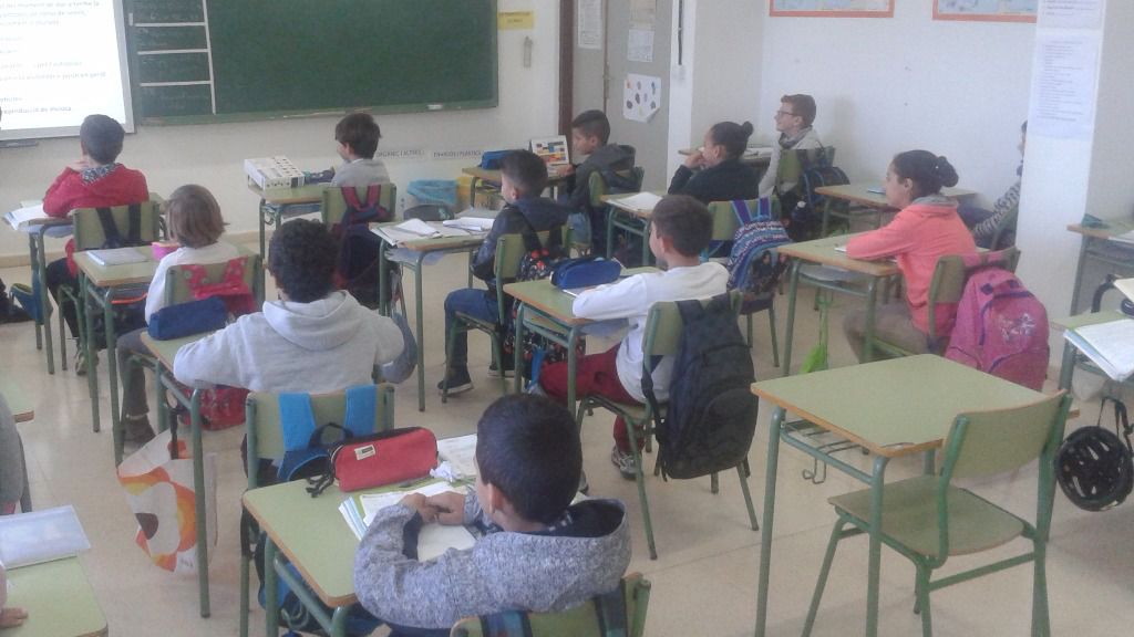 aula colegio escuela niños policía