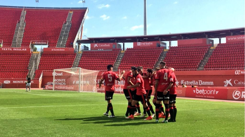 Los jugadores celebran uno de los goles