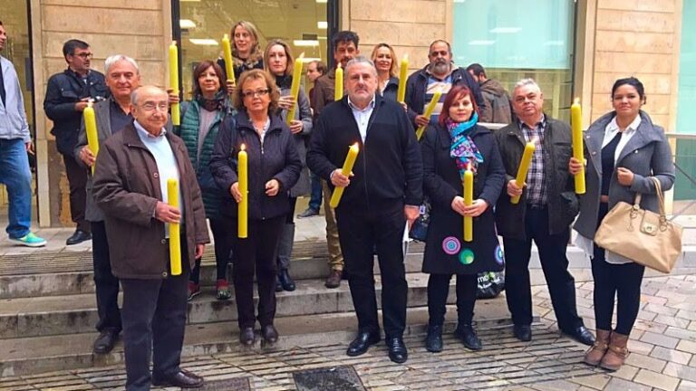 Pimeco protesta cirios José Hila luces Navidad