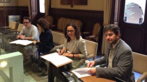 Alberto Jarabo y Catalina Cladera han firmado el acuerdo