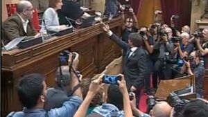 Instante de la votaci&oacute;n de Carles Puigdemont