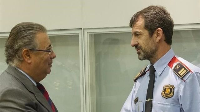 El ministro del Interior y el nuevo Major de los Mossos