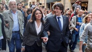Puigdemont y su esposa en Girona
