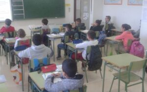 aula colegio escuela ni&ntilde;os polic&iacute;a