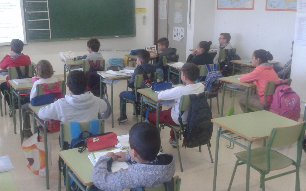 aula colegio escuela niños policía