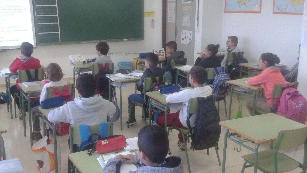 aula colegio escuela niños policía