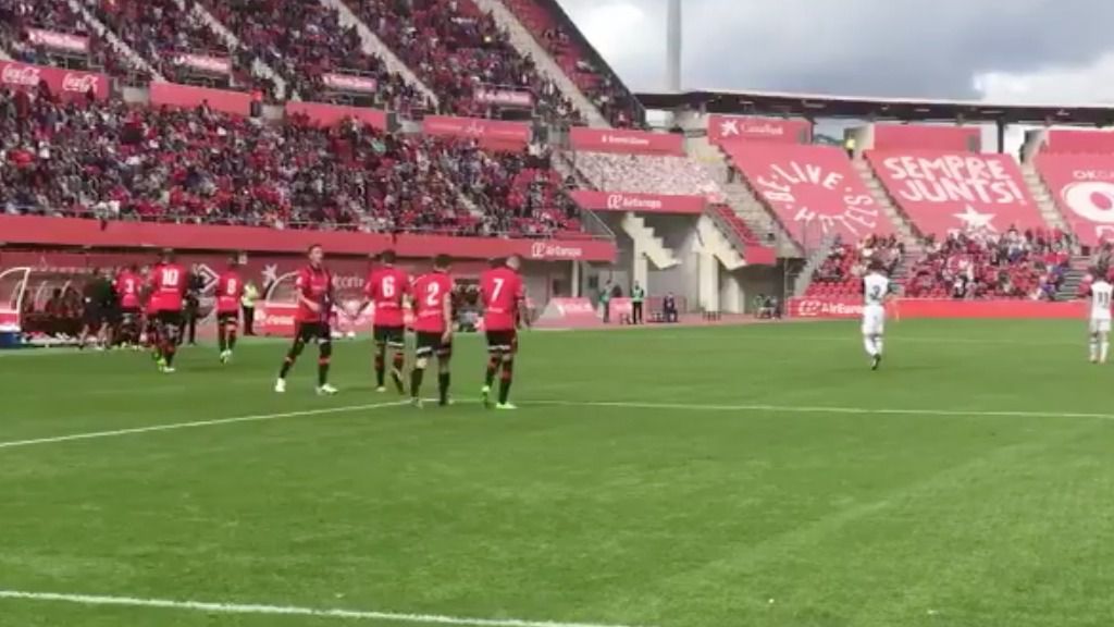 Los jugadores mallorquinistas celebran el primer gol del partido