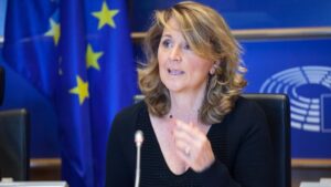 Rosa Estar&aacute;s es eurodiputada