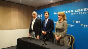 Company junto a Gonz&aacute;lez Pons