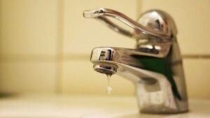 La mayor&iacute;a de los principales municipios grava el suministro domiciliario de agua