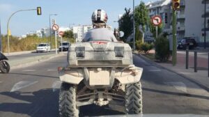 angel nieto casco desabrochado