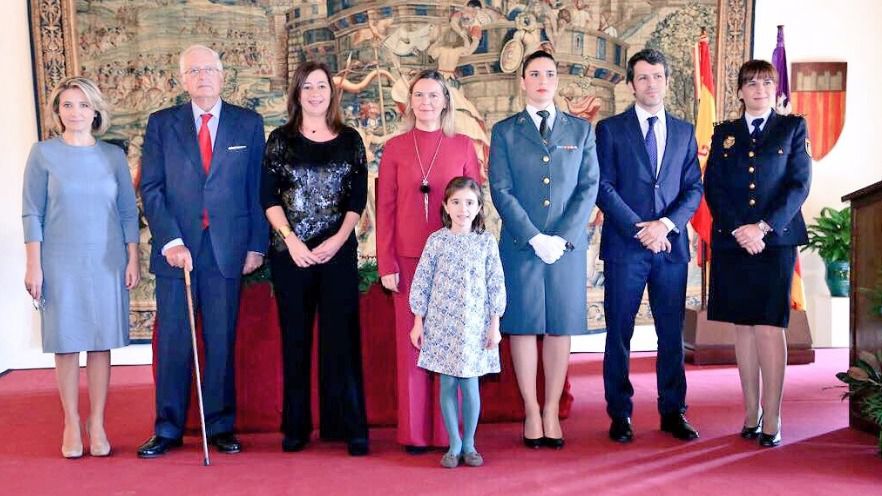 Armengol y Salom, en el acto del Palacio de la Almudaina junto a los ciudadanos que leyeron seis artículos de la Constitución