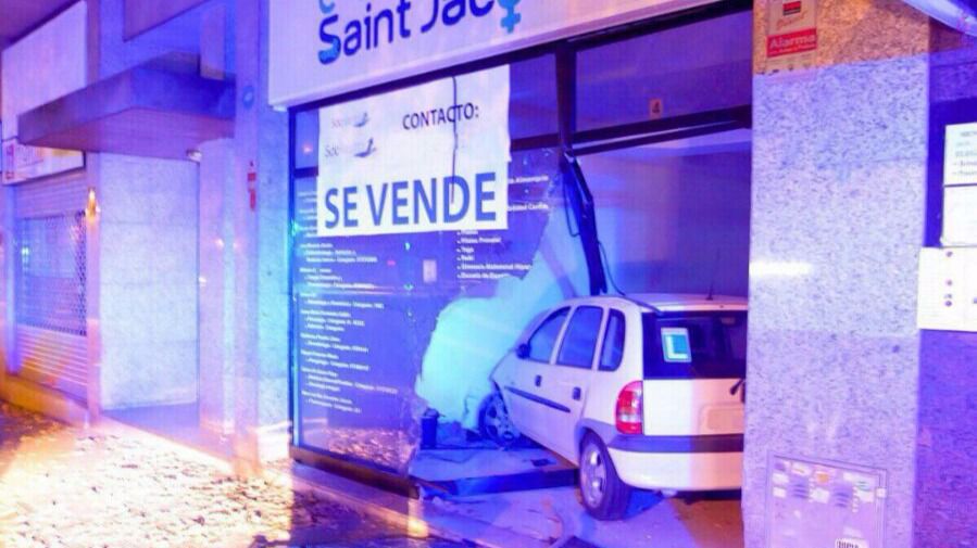Imagen del local en el que se empotró la joven
