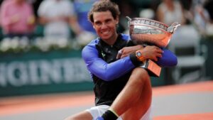 Rafa Nadal con la 'Copa de los Mosqueteros' en Roland Garros