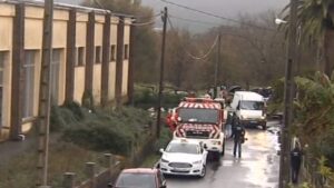 Un furg&oacute;n traslada el cuerpo de Diana Quer hasta el Instituto Anat&oacute;mico Forense