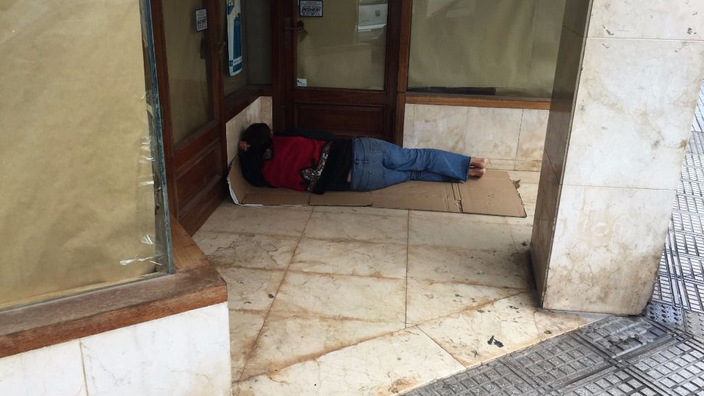 persona sin techo pobreza