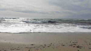 temporal mar&iacute;timo olas playa mitjorn formentera