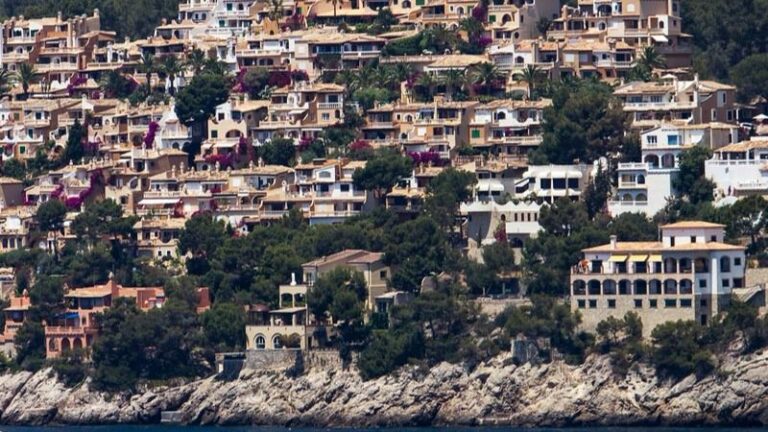 Cerca de 30 municipios de Mallorca recibirán la ayuda del Consell para renovar sus planes urbanísticos