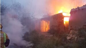 Las llamas consumieron toda la basura acumulada