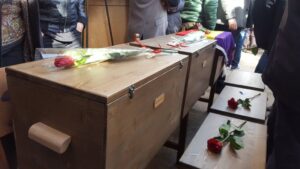 Acto de entrega de los restos a los familiares