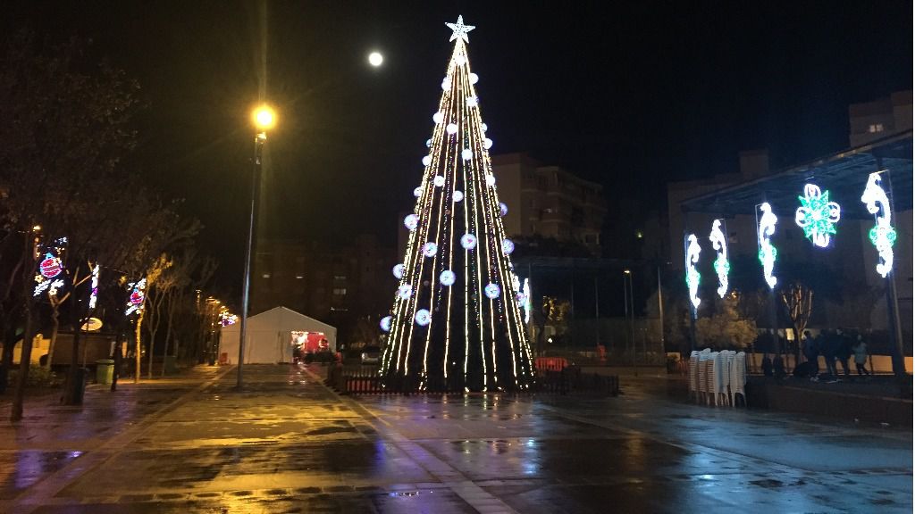 arbol navidad y carpa vila