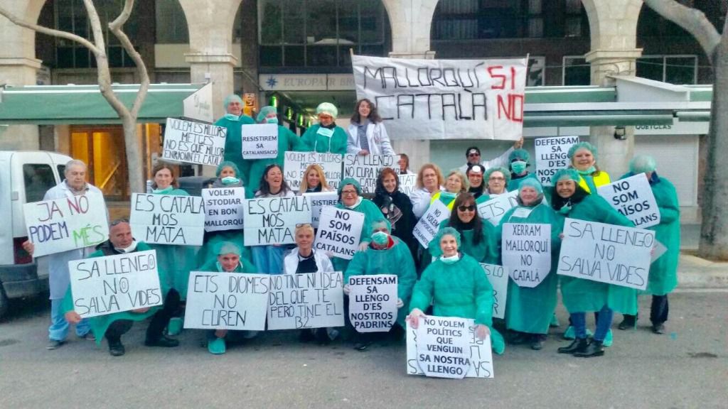 Imagen de los integrantes de "Mos Movem" en la Rua