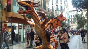 Pasacalles des Carrer Colom drac de na coca