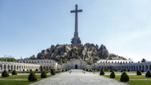 valle de los ca&iacute;dos