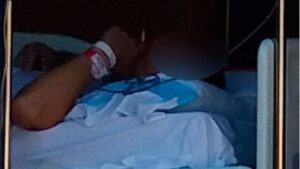 Imagen de archivo de un paciente fumando en un hospital de Mallorca