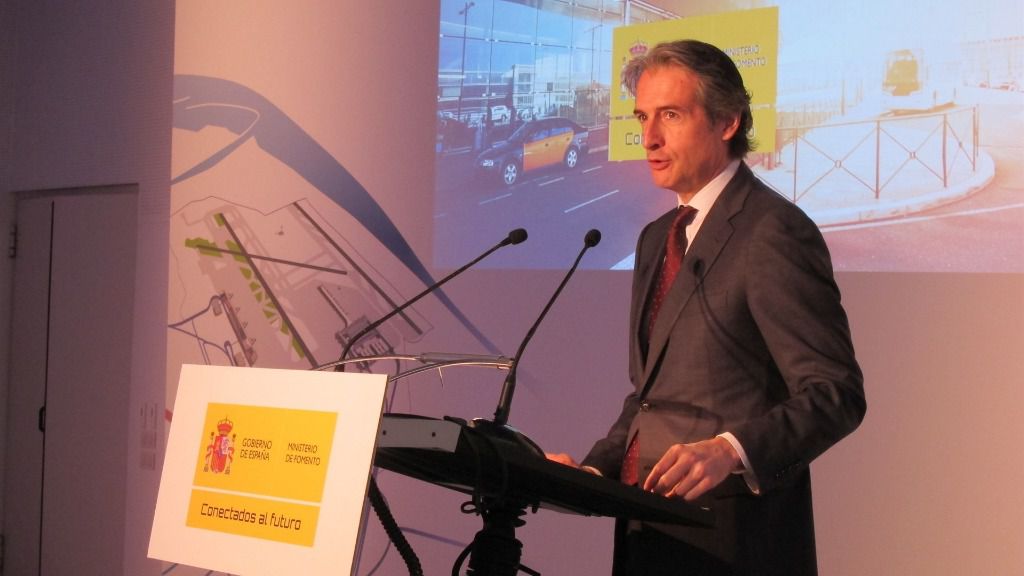 El ministro de Fomento, Íñigo de la Serna,
