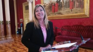 La consellera Patricia G&oacute;mez en declaraciones en el Parlament