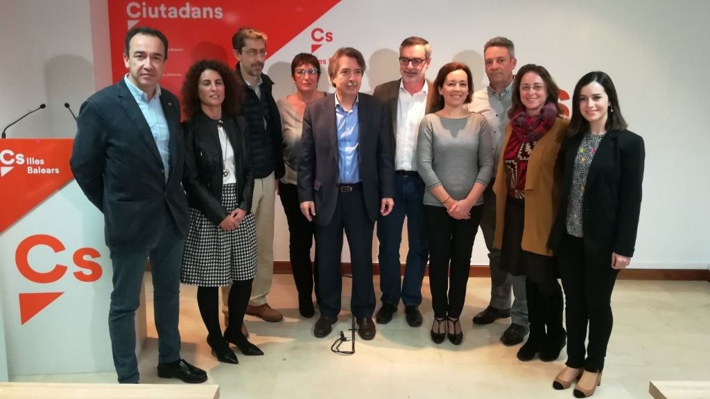 José Manuel Villegas junto a miembros de C's Balears