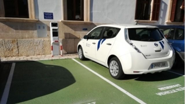 Imagen de los coches eléctricos que está adquiriendo el Consell de Mallorca